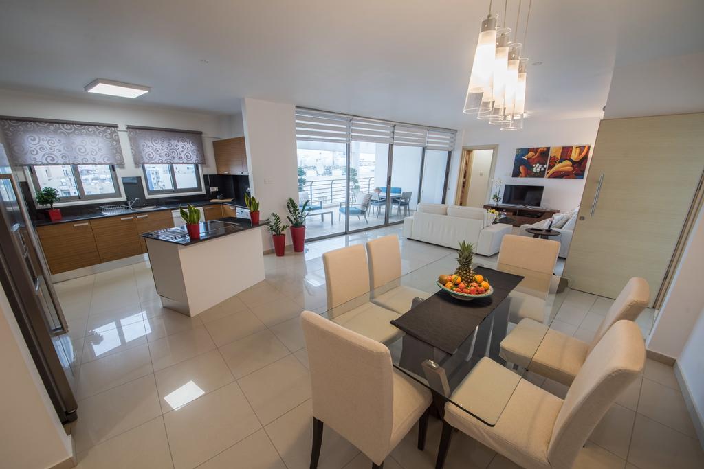 شقة Skylight Megaron لارنكا المظهر الخارجي الصورة