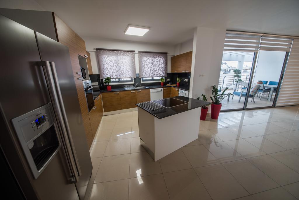 شقة Skylight Megaron لارنكا المظهر الخارجي الصورة